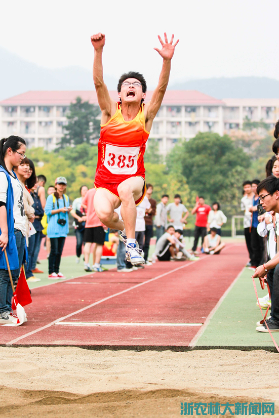 紧张时刻！球队们为了胜利全力拼搏