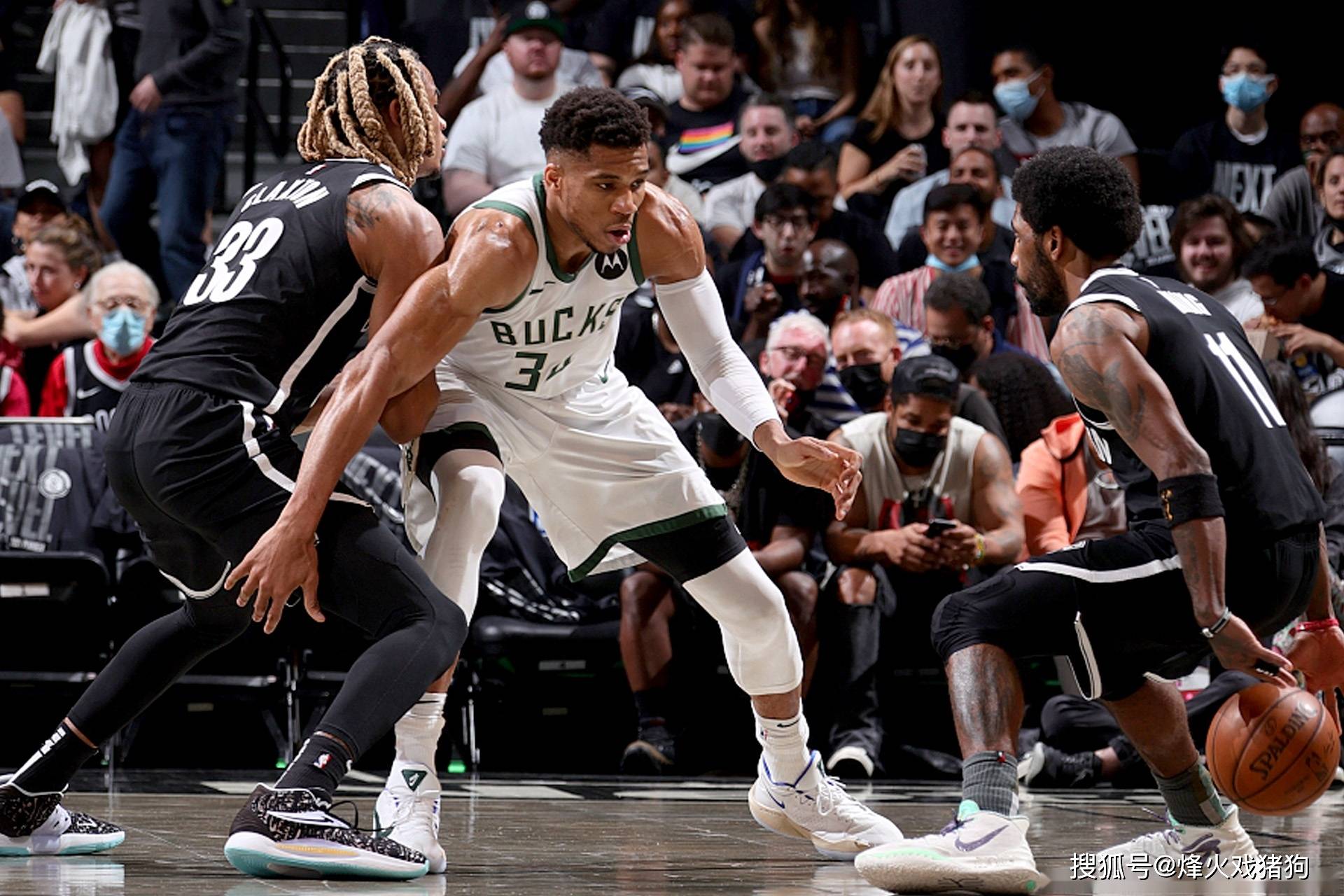 雄鹿挑战篮网:双雄相遇悬念重重的简单介绍 雄鹿挑战篮网:双雄相遇悬念重重的简单介绍