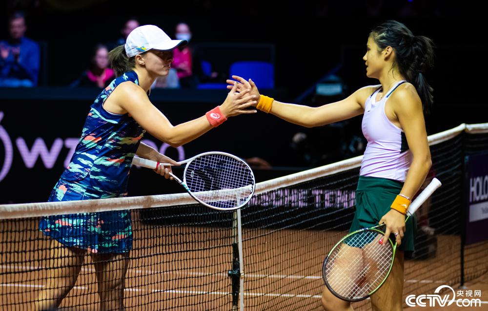 斯图加特队在足球比赛中完胜对手 斯图加特队在足球比赛中完胜对手